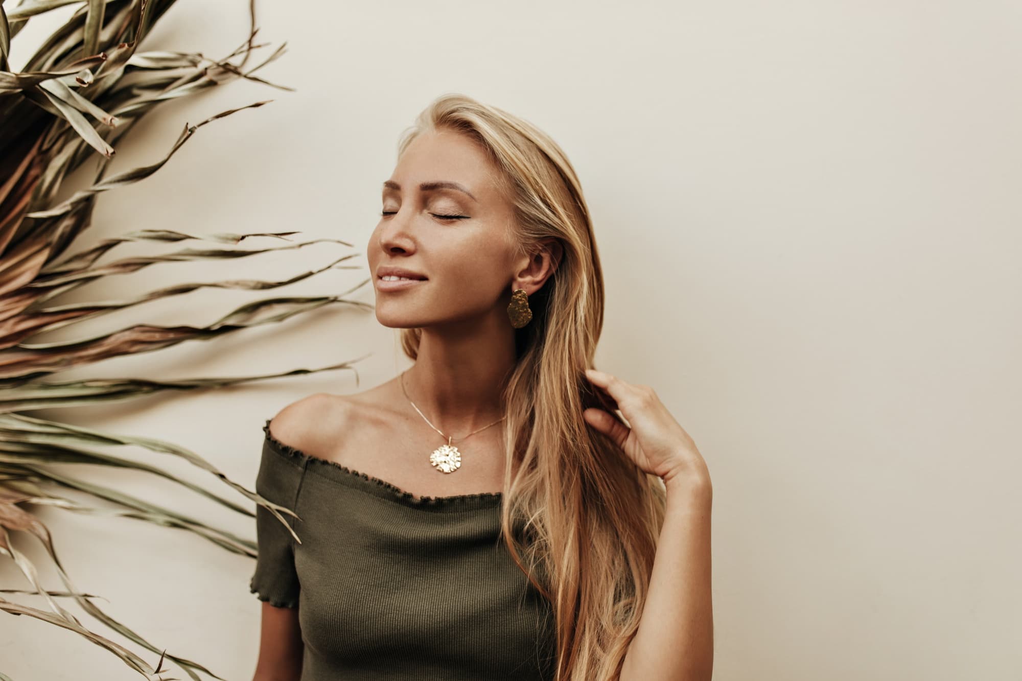 What Is Minimalist Jewelry